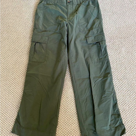 Old navy cargo pants in army green - Picture 2 of 4